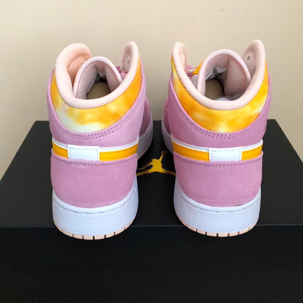 💖💛NIKE AIR JORDAN 1 MID SE GS SNEAKERS💛💖 - Picture 7 of 11
